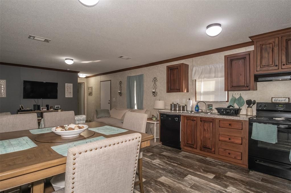 Recently Sold: $229,000 (2 beds, 2 baths, 1056 Square Feet)