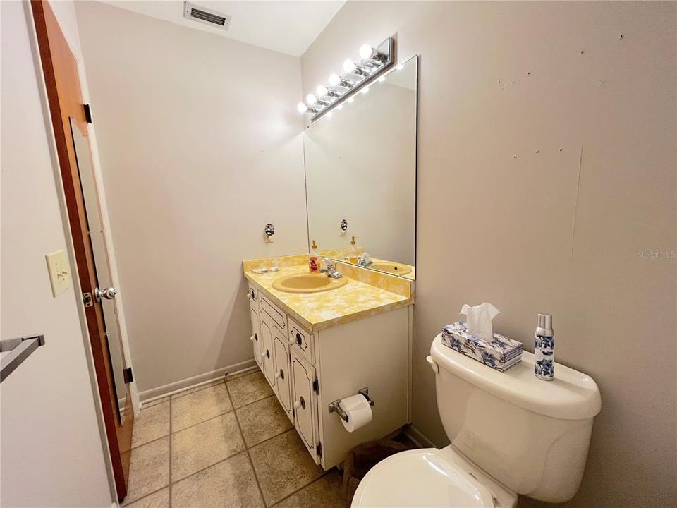 最近售出: $249,900 (3 贝兹, 2 浴室, 1384 平方英尺)