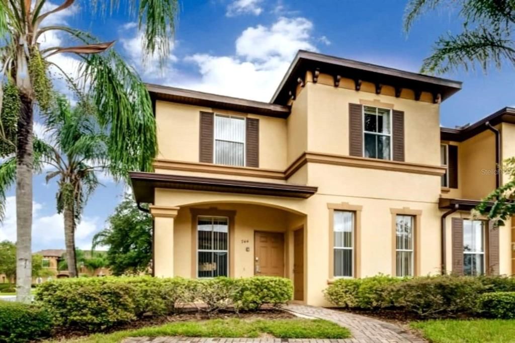 Vendido Recientemente: $300,000 (4 camas, 3 baños, 1856 Pies cuadrados)