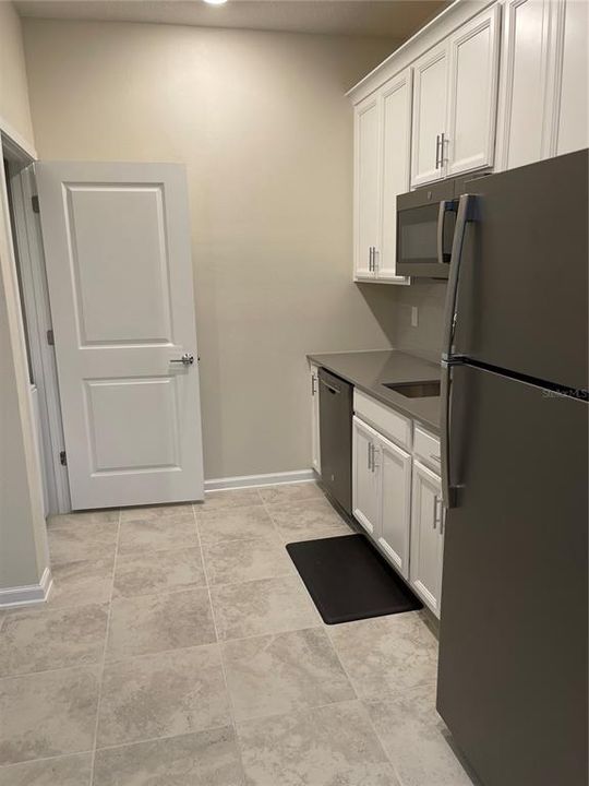 Recently Rented: $1,200 (1 beds, 1 baths, 700 Square Feet)