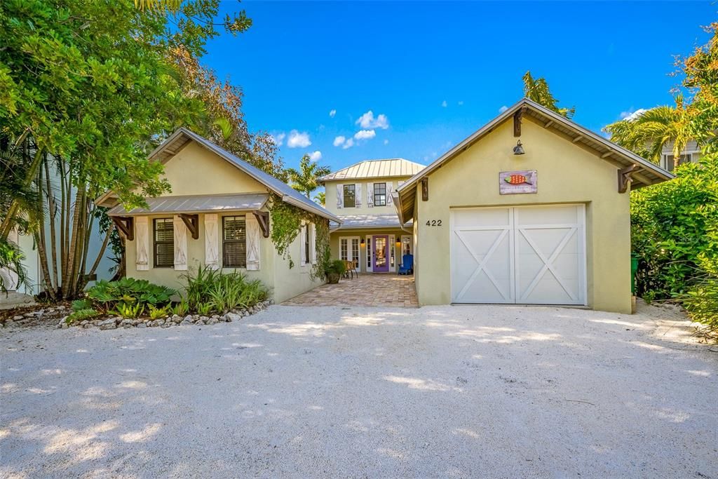 Recently Sold: $2,495,000 (3 beds, 2 baths, 1597 Square Feet)