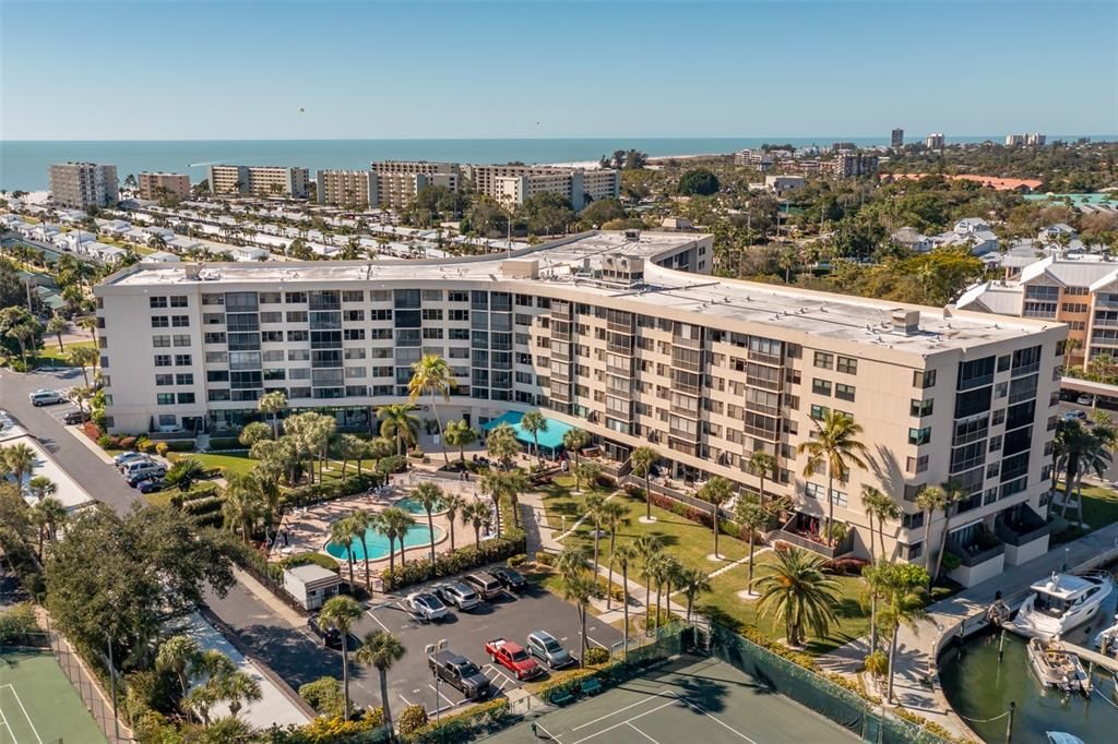 Recently Sold: $610,000 (2 beds, 2 baths, 1152 Square Feet)