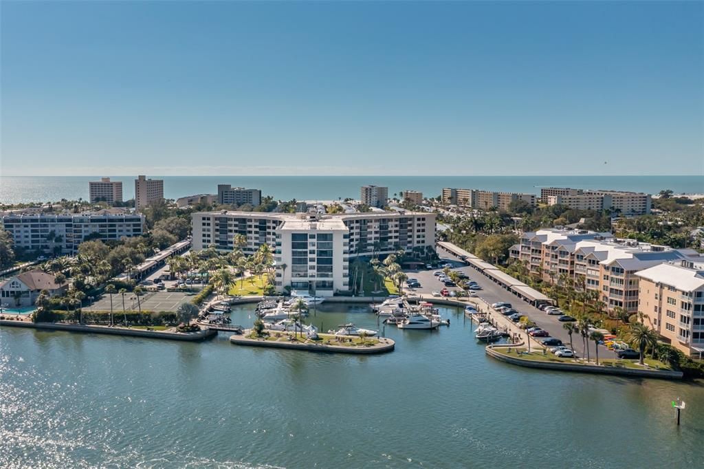 Recently Sold: $610,000 (2 beds, 2 baths, 1152 Square Feet)