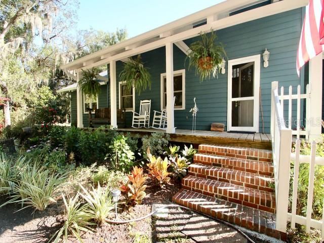 Recently Sold: $449,000 (3 beds, 2 baths, 2100 Square Feet)