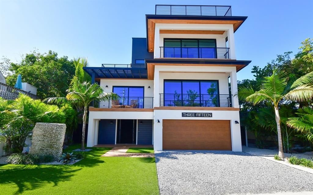 Recently Sold: $4,000,000 (4 beds, 4 baths, 2479 Square Feet)