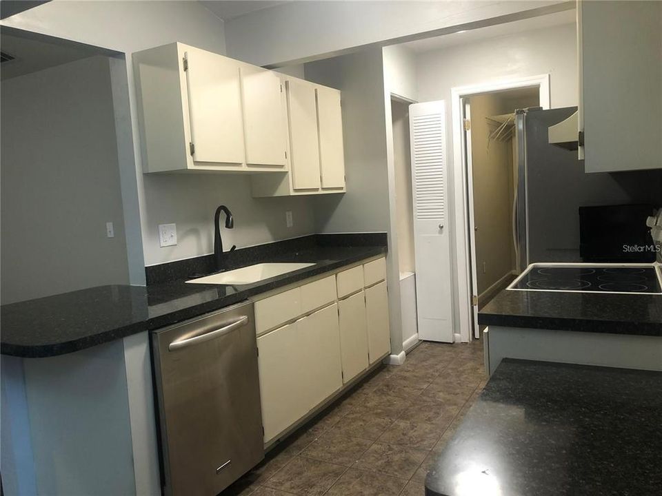 Recently Rented: $1,275 (2 beds, 2 baths, 908 Square Feet)