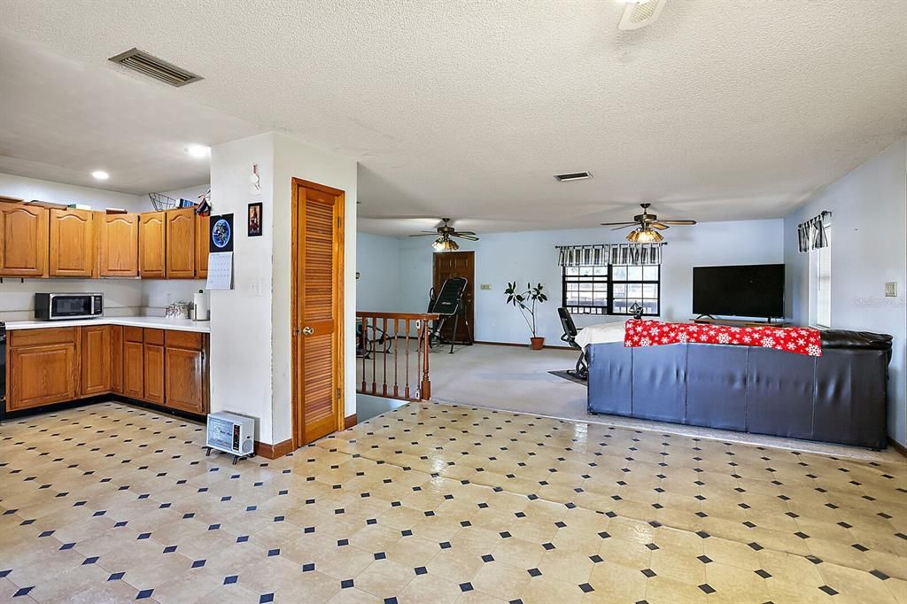 Recently Sold: $375,000 (4 beds, 3 baths, 2700 Square Feet)