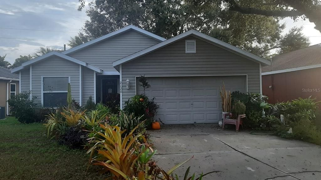 Vendido Recientemente: $349,900 (3 camas, 2 baños, 1268 Pies cuadrados)