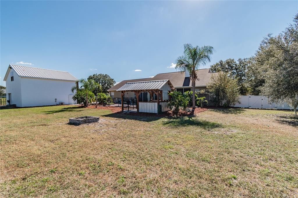 Recently Sold: $795,000 (4 beds, 2 baths, 3725 Square Feet)