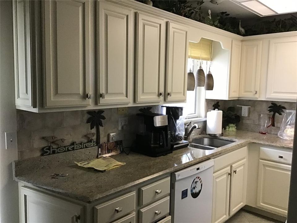 Recently Sold: $350,000 (3 beds, 2 baths, 1231 Square Feet)