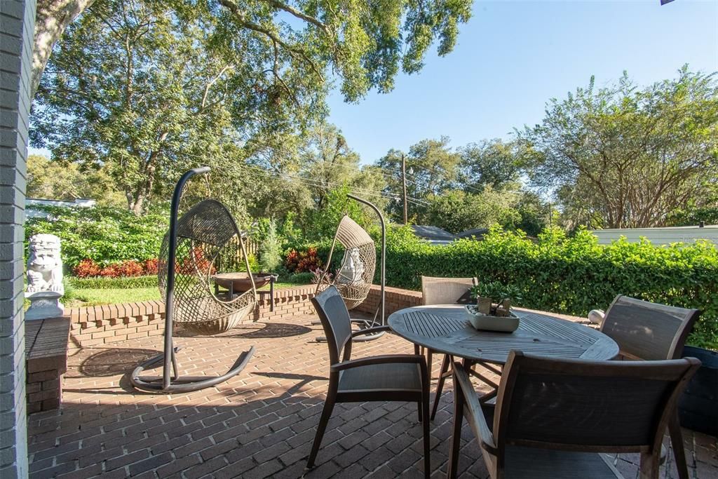 Recently Sold: $1,250,000 (5 beds, 3 baths, 4799 Square Feet)