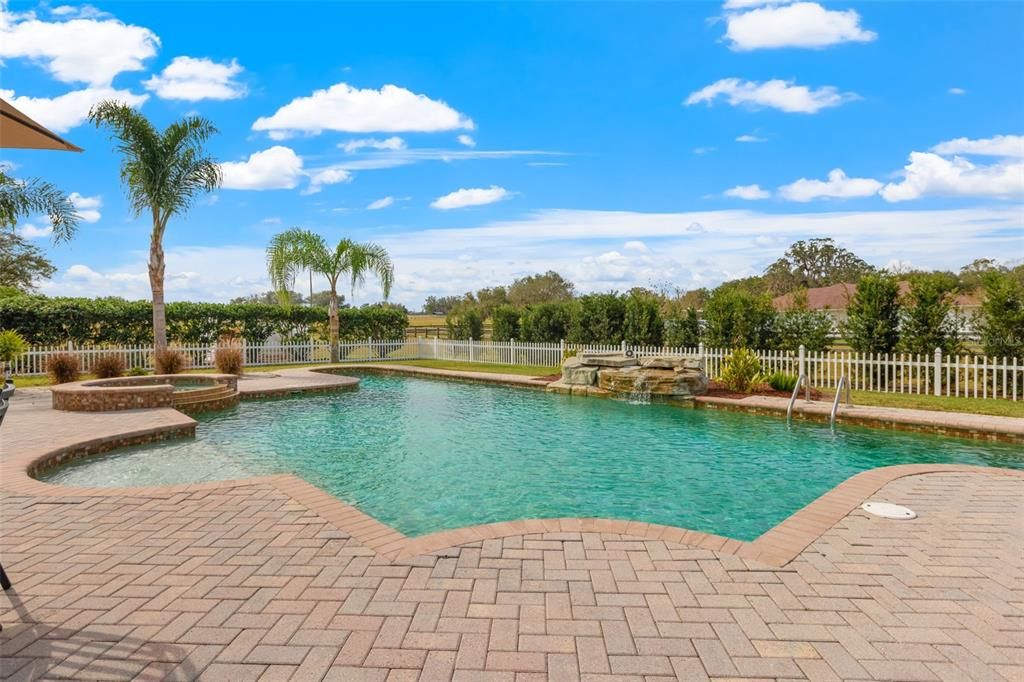 Recently Sold: $949,900 (5 beds, 4 baths, 4047 Square Feet)