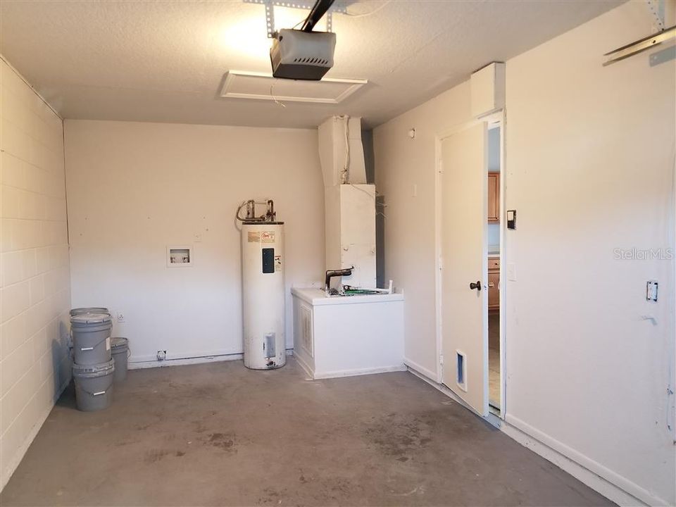 Recently Rented: $1,450 (3 beds, 2 baths, 1076 Square Feet)
