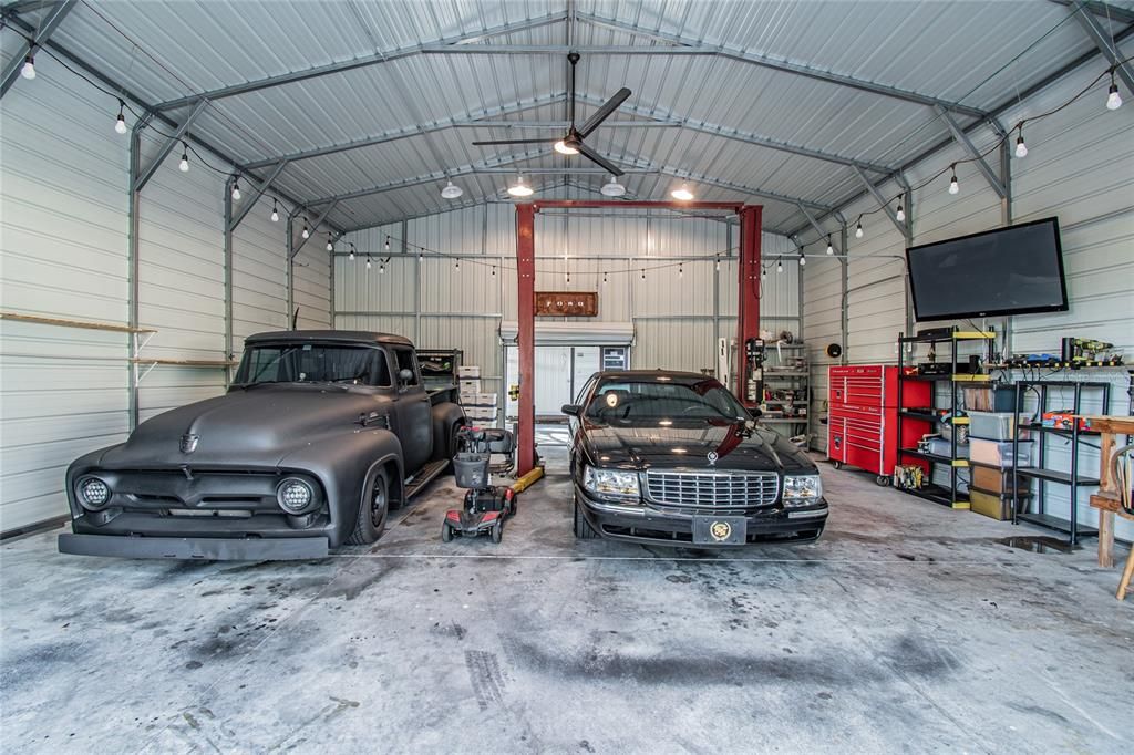 4-car garage with lift