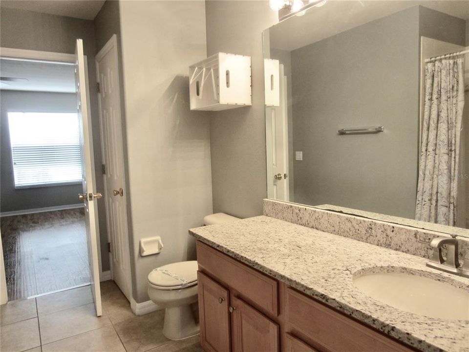 A shared bathroom between Guestbedrooms#3 and #4
