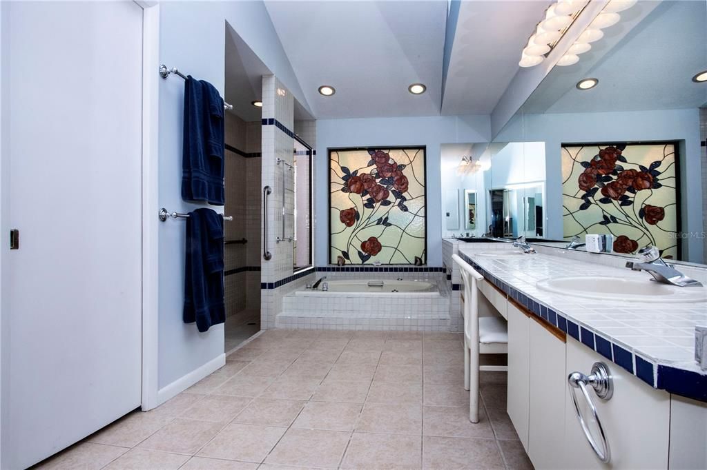 最近售出: $630,000 (4 贝兹, 3 浴室, 3978 平方英尺)