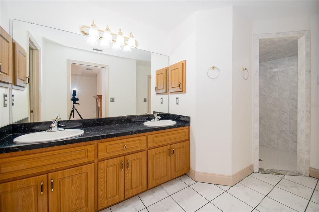 Recently Sold: $1,100,000 (4 beds, 2 baths, 2124 Square Feet)
