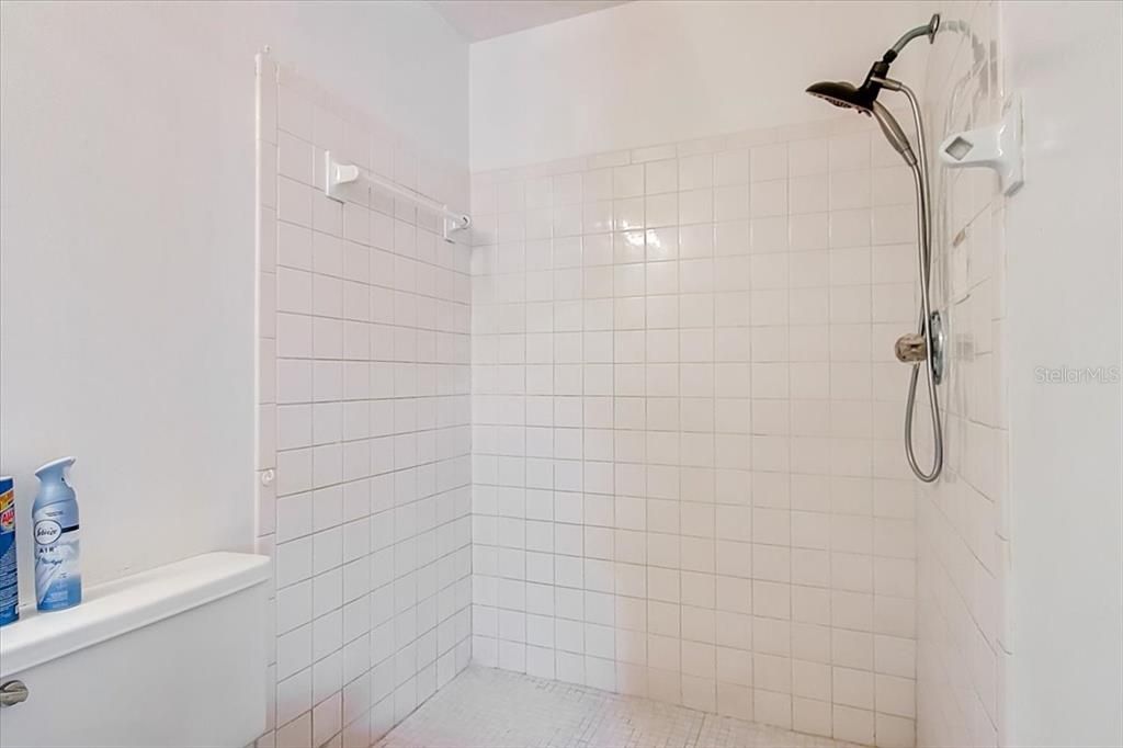 最近售出: $225,000 (3 贝兹, 2 浴室, 1214 平方英尺)