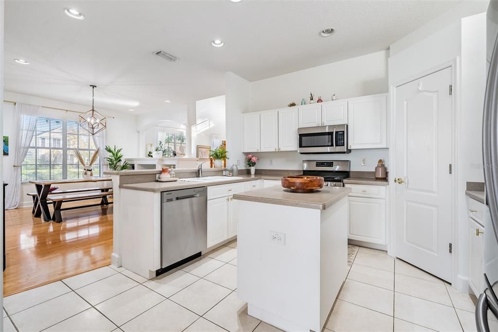 Recently Sold: $485,000 (4 beds, 2 baths, 2361 Square Feet)