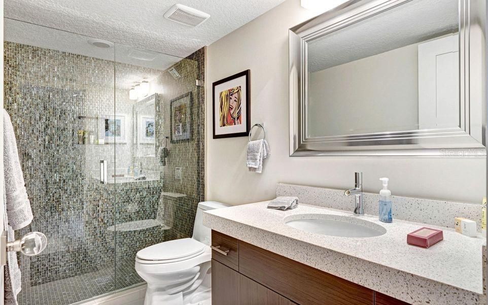 最近售出: $725,000 (3 贝兹, 2 浴室, 2051 平方英尺)