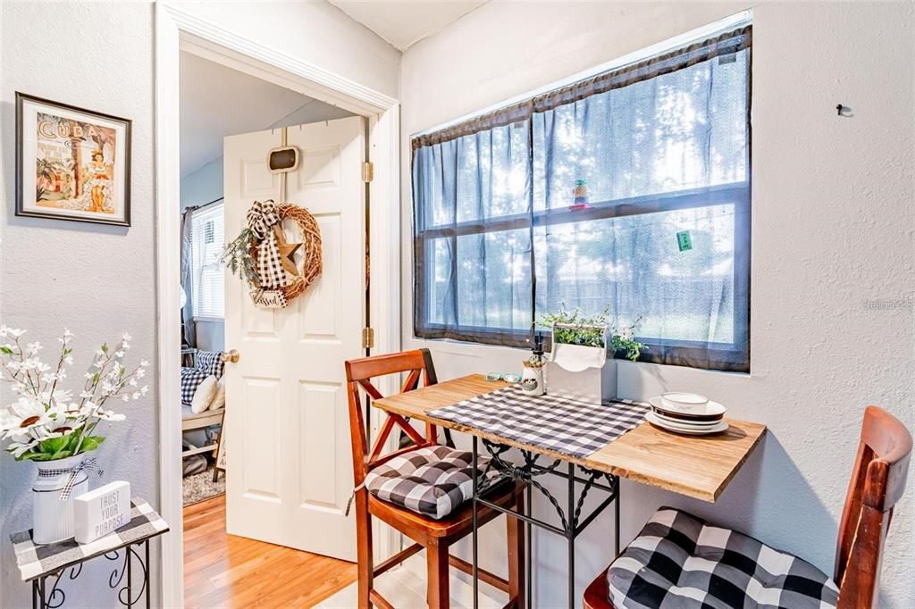 Vendido Recientemente: $385,000 (6 camas, 4 baños, 2019 Pies cuadrados)