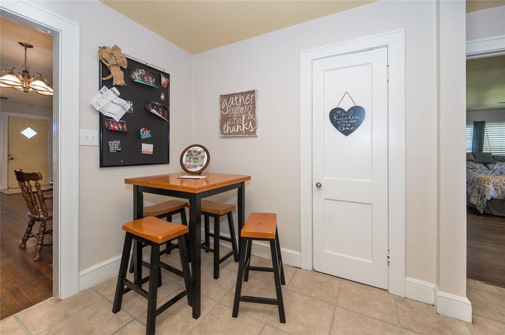 Active With Contract: $199,900 (3 beds, 2 baths, 1924 Square Feet)