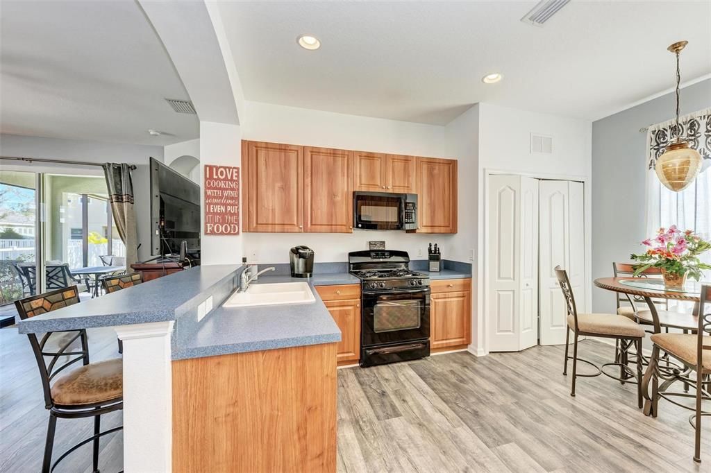 Recently Sold: $395,000 (2 beds, 2 baths, 1293 Square Feet)