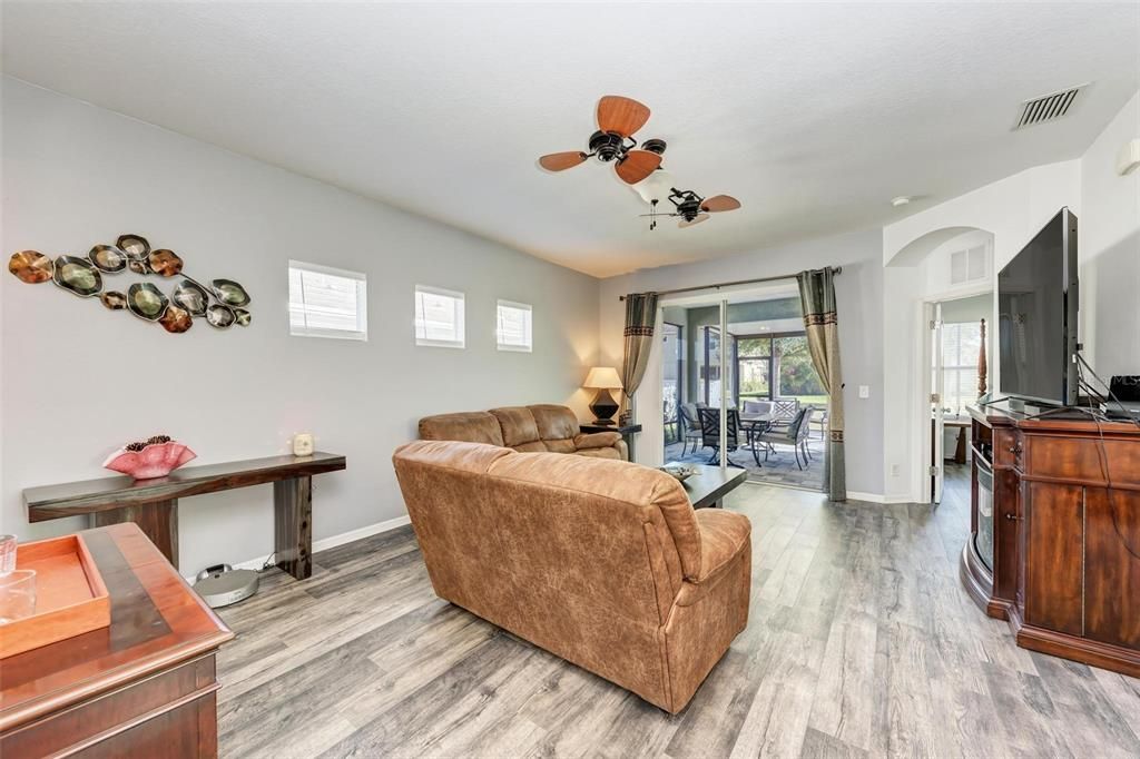 Recently Sold: $395,000 (2 beds, 2 baths, 1293 Square Feet)