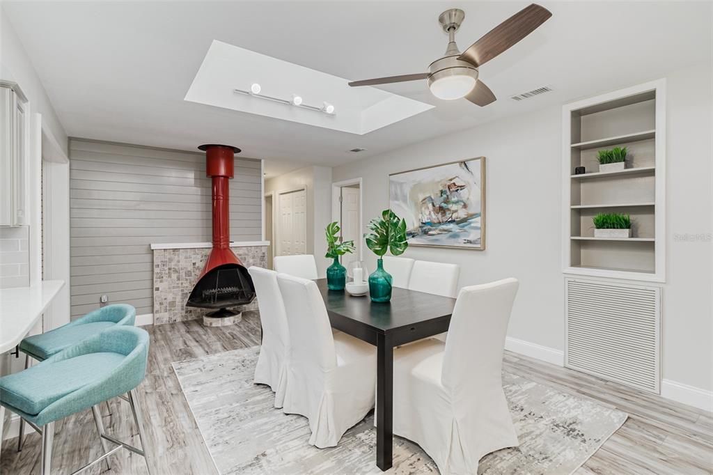 Recently Sold: $650,000 (4 beds, 3 baths, 2998 Square Feet)