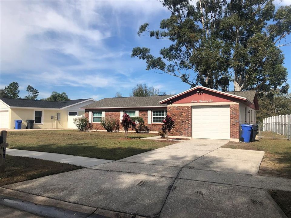 Recently Sold: $310,000 (4 beds, 2 baths, 1353 Square Feet)