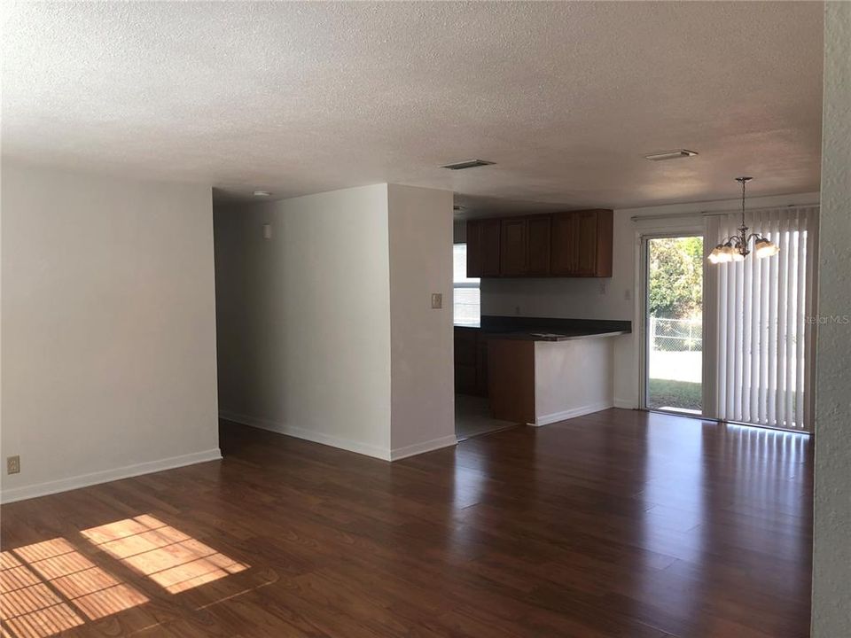 Recently Sold: $310,000 (4 beds, 2 baths, 1353 Square Feet)