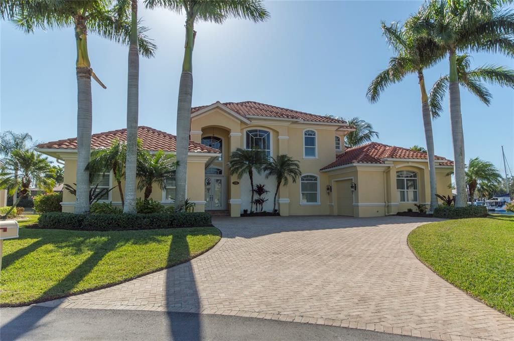 Recently Sold: $2,250,000 (4 beds, 4 baths, 3223 Square Feet)