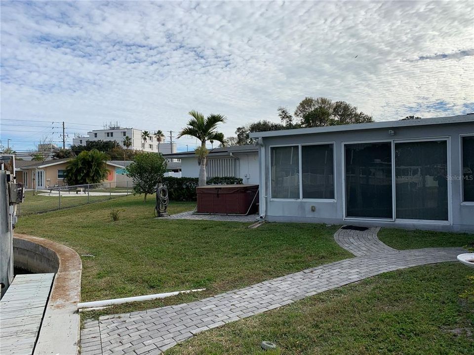 Recently Sold: $750,000 (3 beds, 3 baths, 2247 Square Feet)
