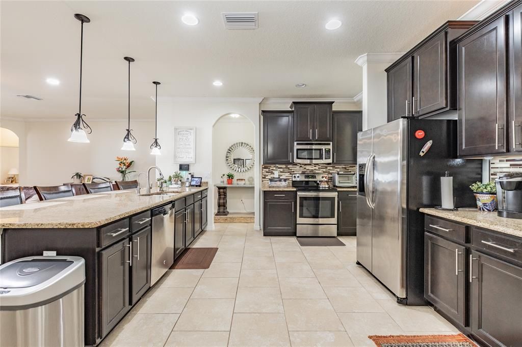 Recently Sold: $450,000 (4 beds, 3 baths, 3066 Square Feet)