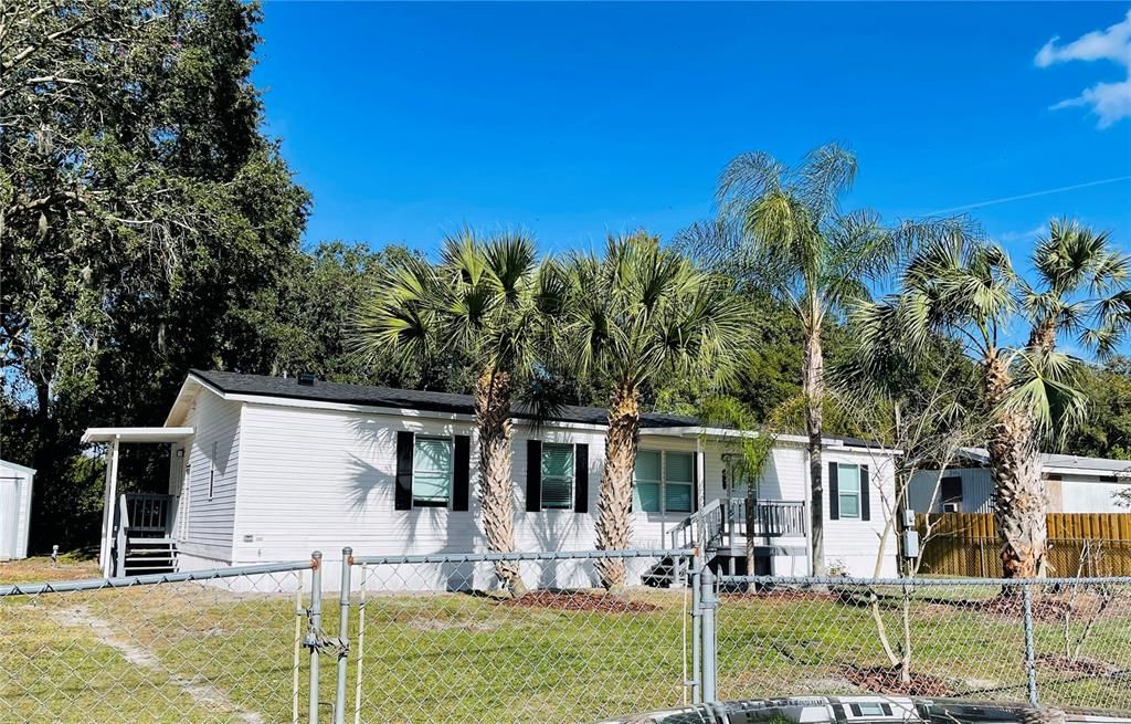 Recently Sold: $180,000 (3 beds, 2 baths, 1404 Square Feet)