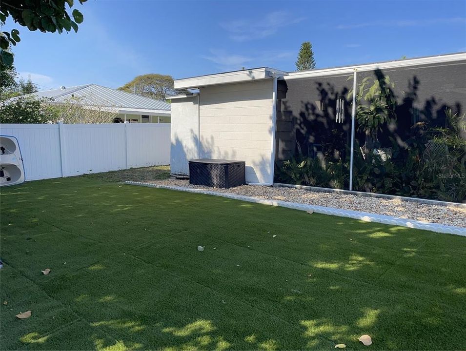 Recently Sold: $1,050,000 (2 beds, 2 baths, 1294 Square Feet)