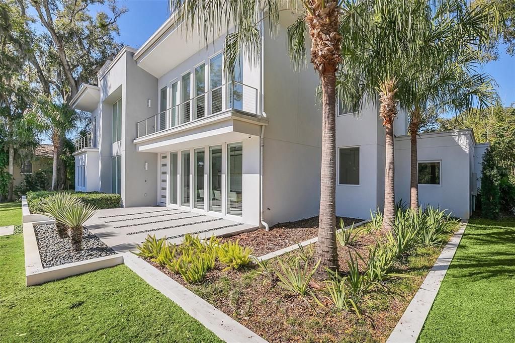 Recently Sold: $5,200,000 (5 beds, 5 baths, 5754 Square Feet)