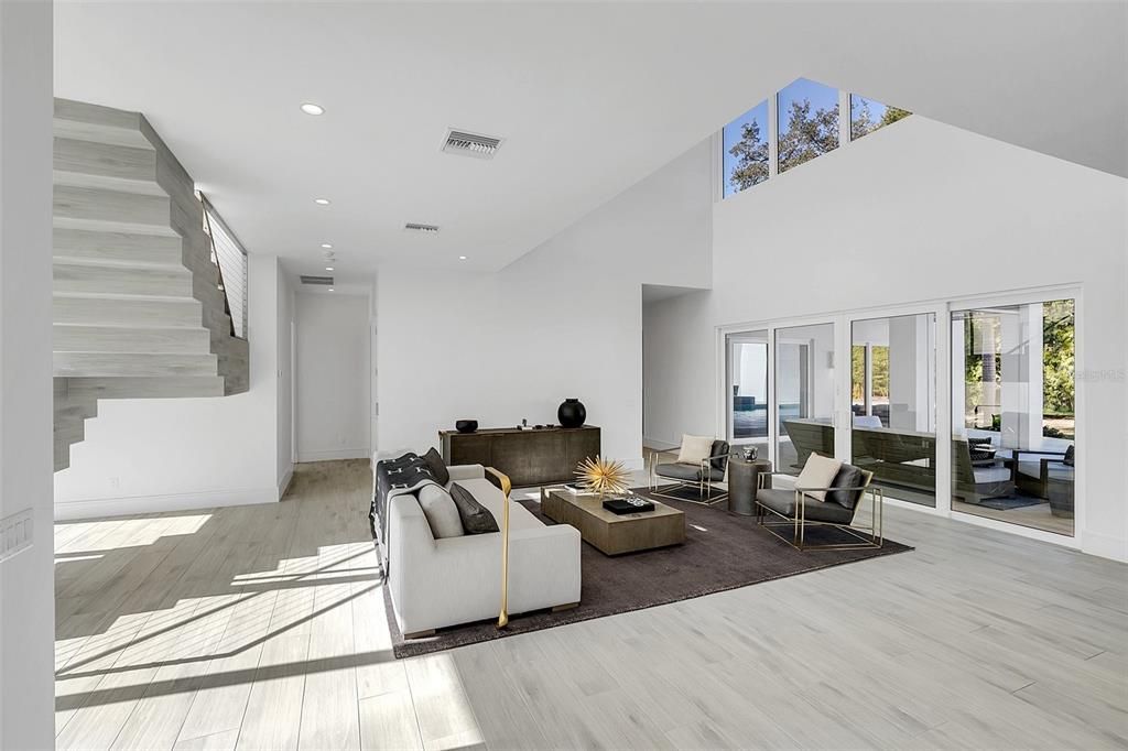 Recently Sold: $5,200,000 (5 beds, 5 baths, 5754 Square Feet)