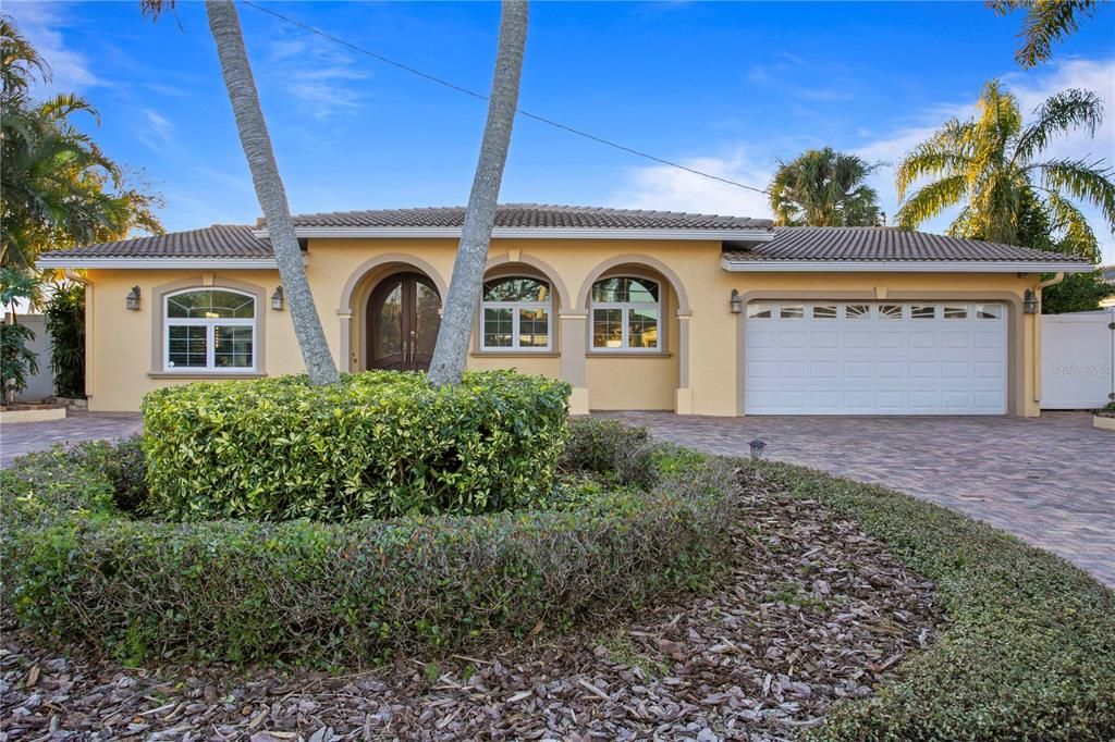 Recently Sold: $1,300,000 (3 beds, 2 baths, 2363 Square Feet)