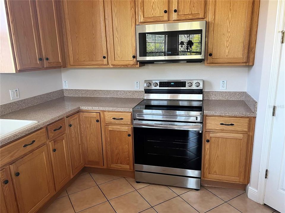 Recently Rented: $2,000 (2 beds, 2 baths, 1902 Square Feet)