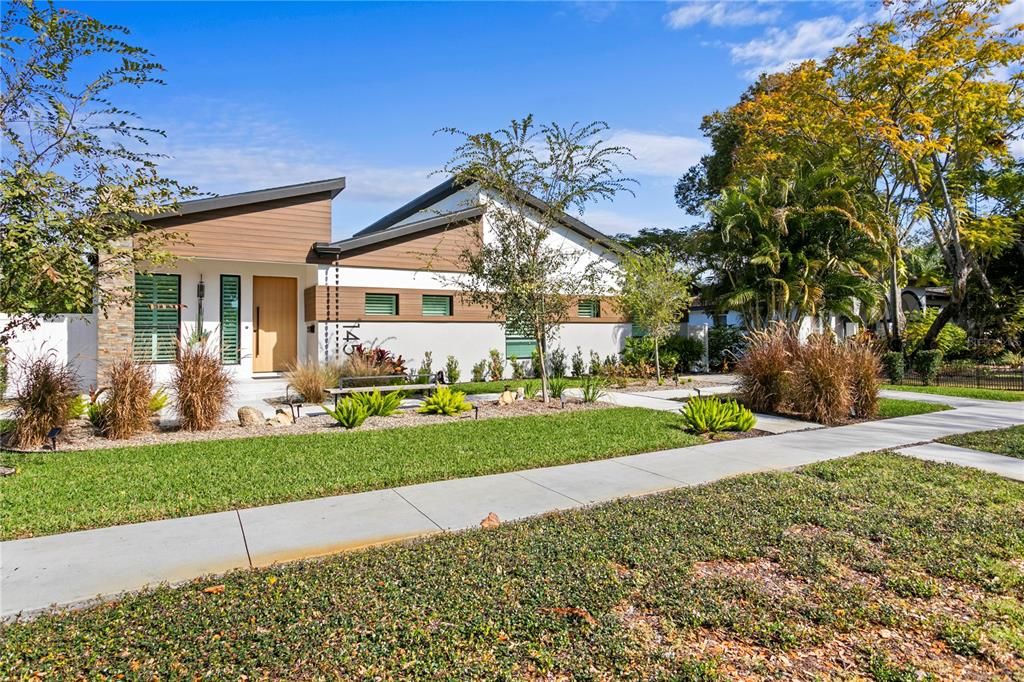 Recently Sold: $1,835,000 (3 beds, 3 baths, 2341 Square Feet)