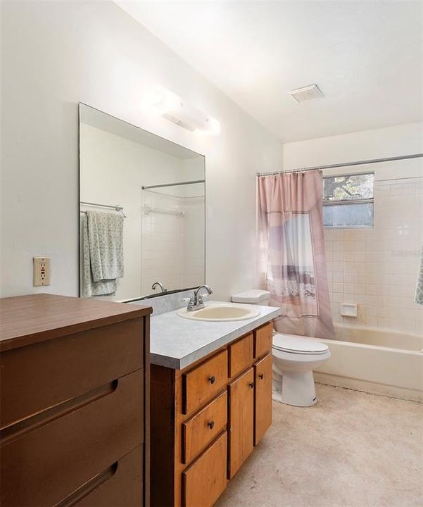 最近售出: $210,000 (3 贝兹, 2 浴室, 1704 平方英尺)