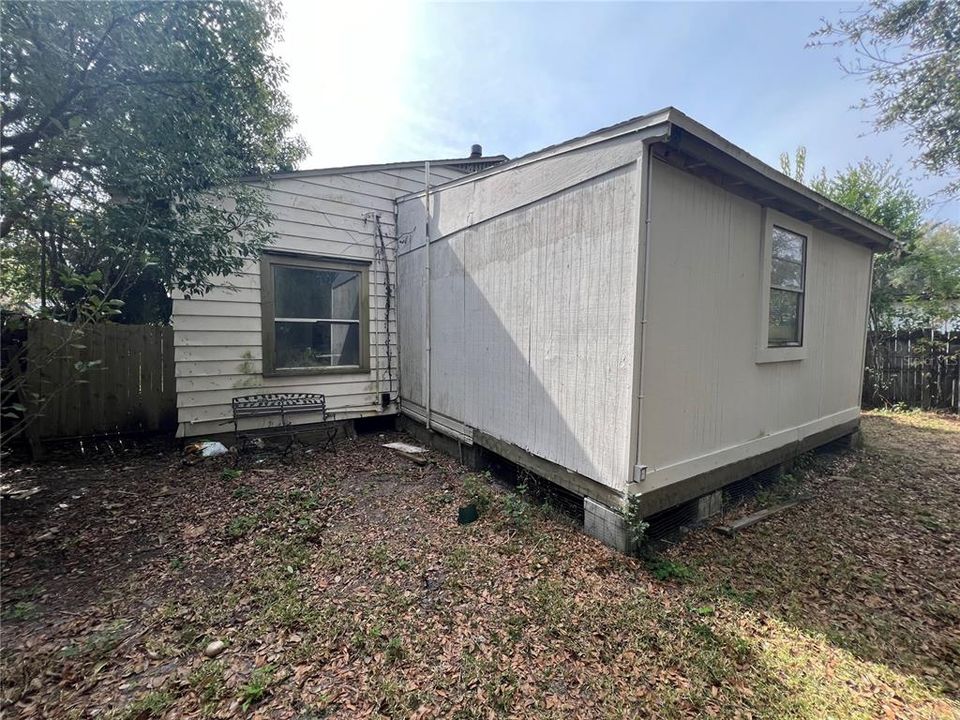 Recently Sold: $79,000 (3 beds, 2 baths, 1359 Square Feet)