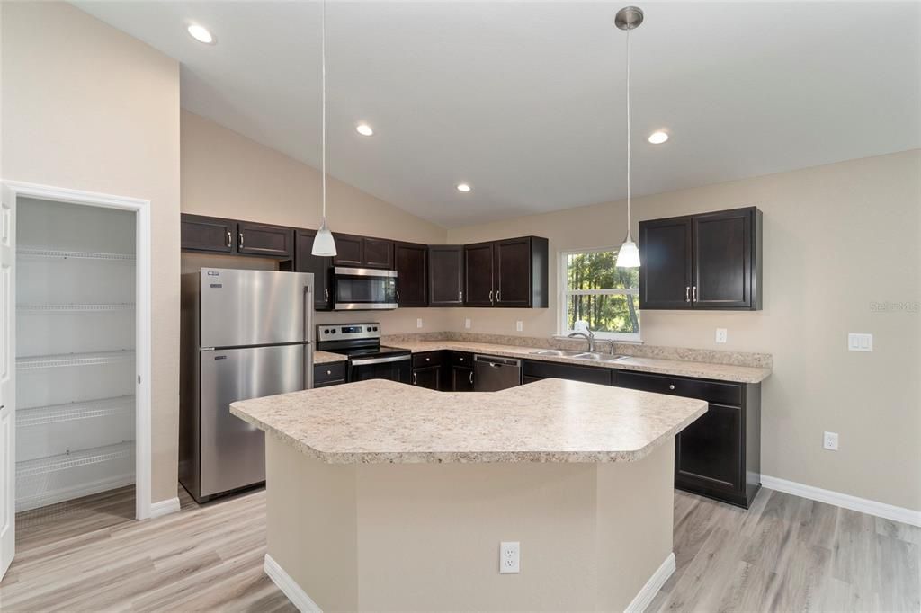 Recently Sold: $253,791 (3 beds, 2 baths, 1557 Square Feet)
