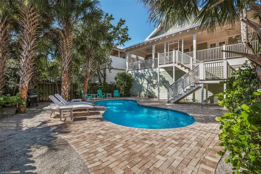 Vendido Recientemente: $1,695,000 (3 camas, 2 baños, 2000 Pies cuadrados)