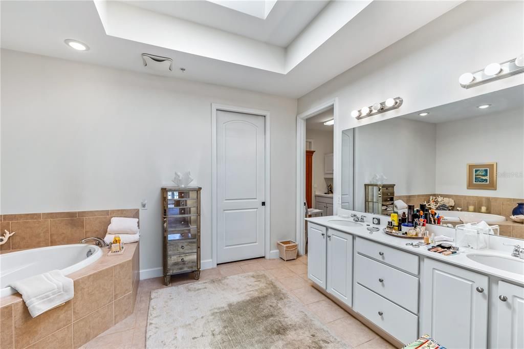 Recently Sold: $1,499,000 (3 beds, 3 baths, 2560 Square Feet)