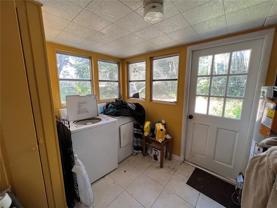 Recently Sold: $369,000 (3 beds, 2 baths, 1404 Square Feet)