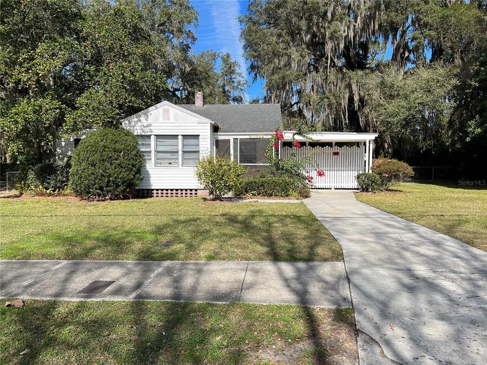 Recently Sold: $369,000 (3 beds, 2 baths, 1404 Square Feet)