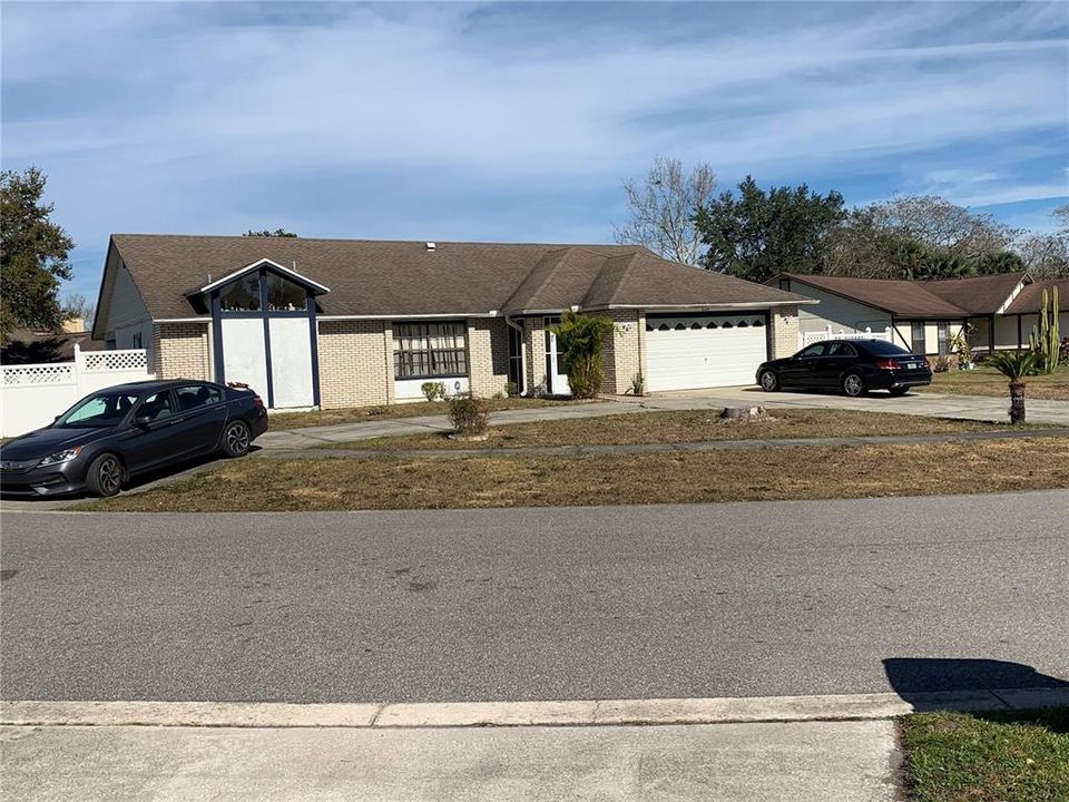 Recently Sold: $330,000 (4 beds, 2 baths, 1963 Square Feet)