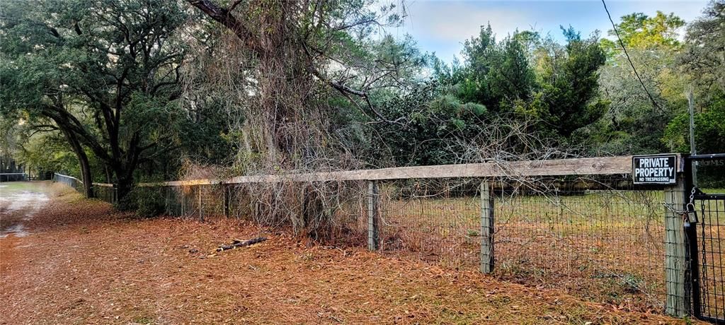 Vendido Recientemente: $90,000 (2.85 acres)